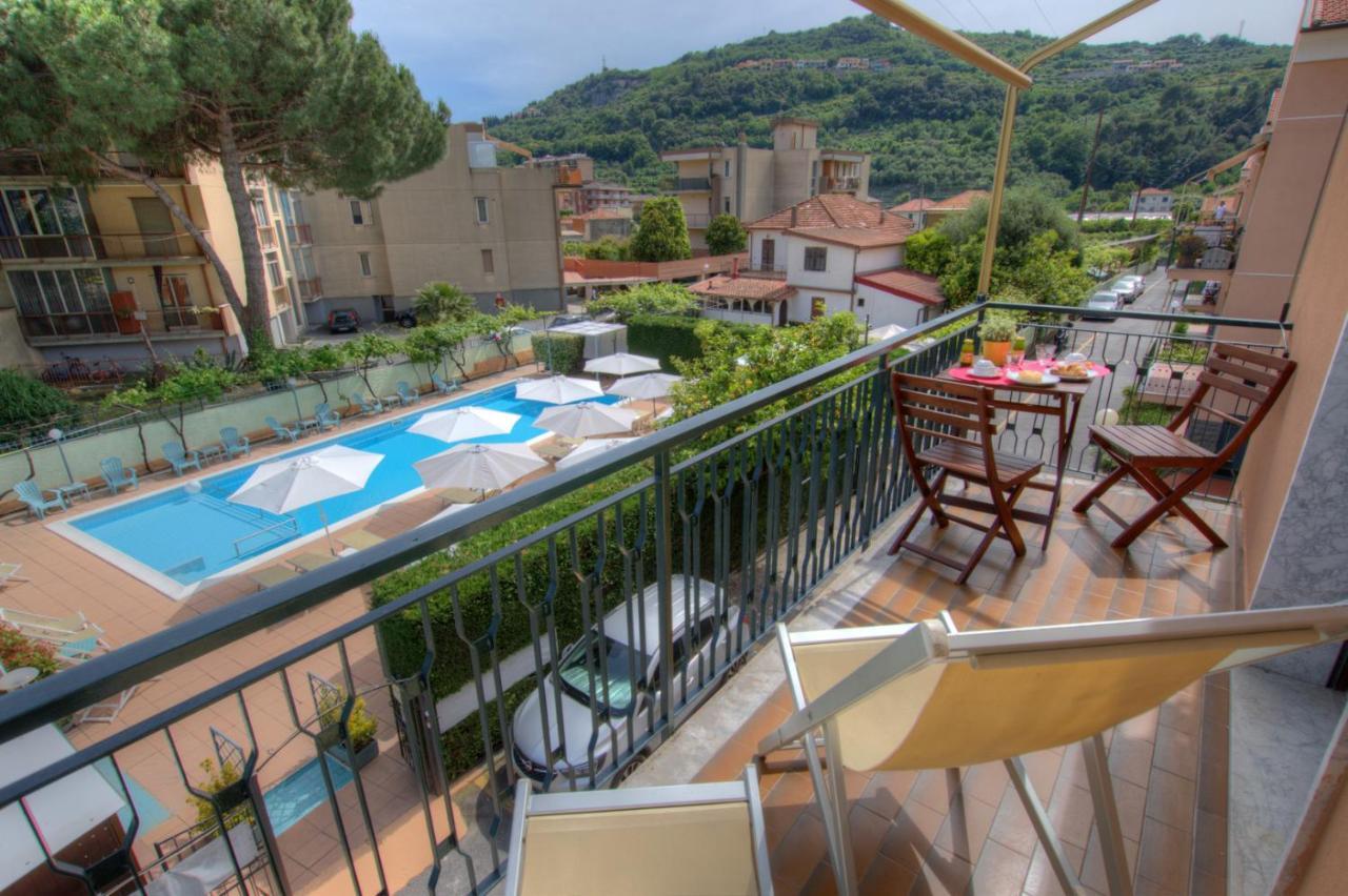 Residence Holidays Pietra Ligure Exterior foto