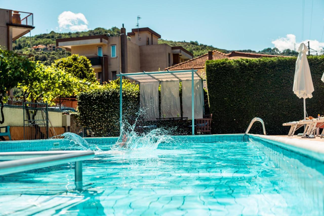 Residence Holidays Pietra Ligure Exterior foto